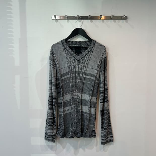 그레이 패턴 니트