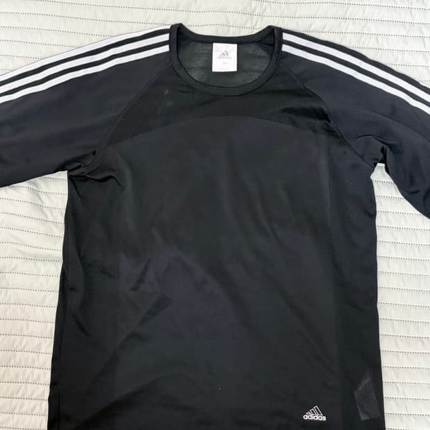 아디다스 3선 반팔 티셔츠 100