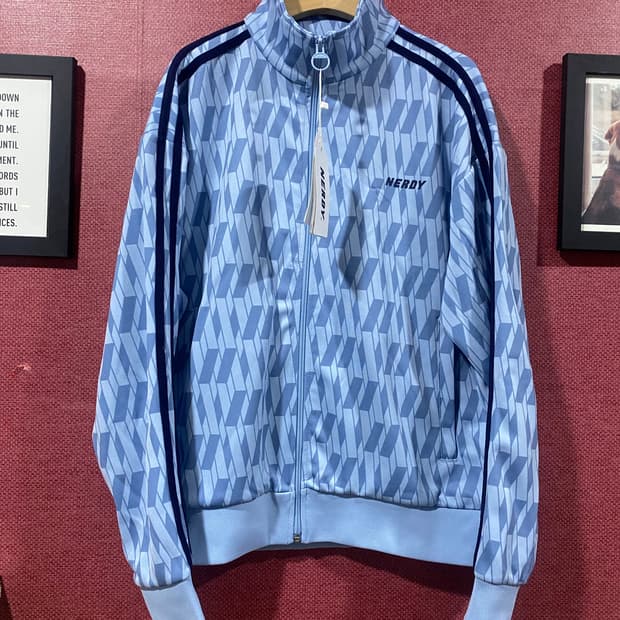 널디 트랙 탑 스카이 블루 S 새상품