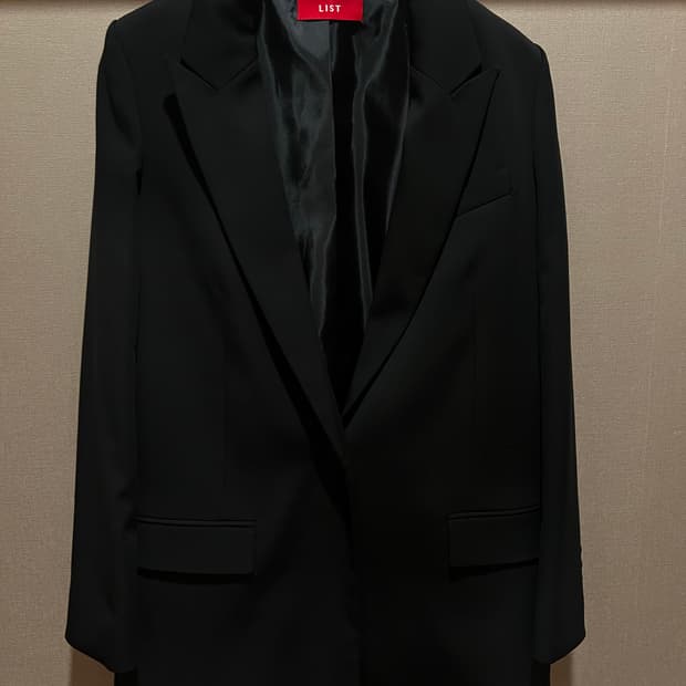 LIST Black Peaked-Lapel Blazer 55