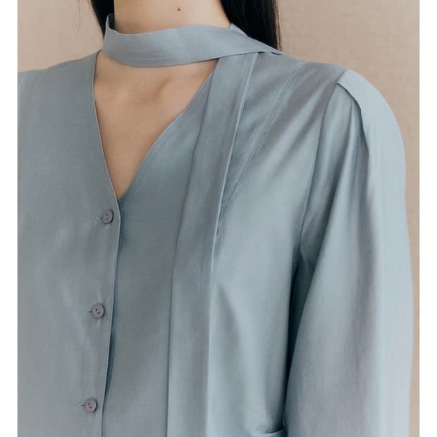 로엠 타이 블라우스 택 안뗀 미착용 m사이즈