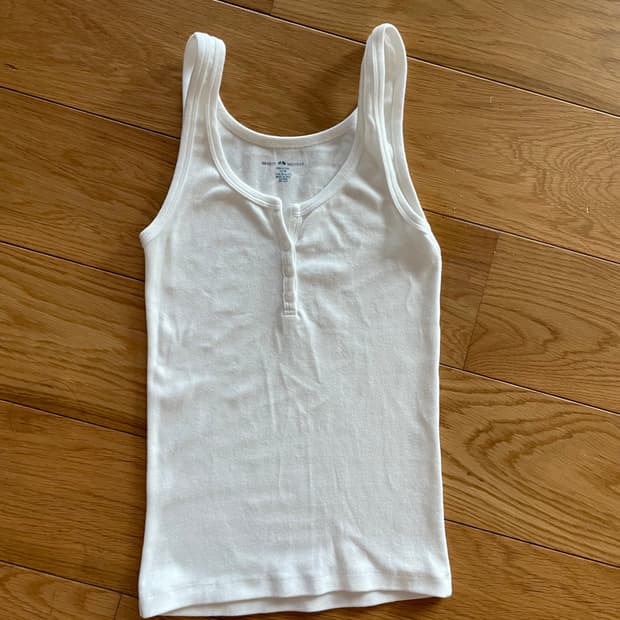 브랜디멜빌 white four button sleeveless