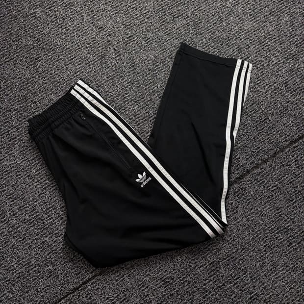 아디다스 신형 파이어버드 와이드 트랙팬츠 1947