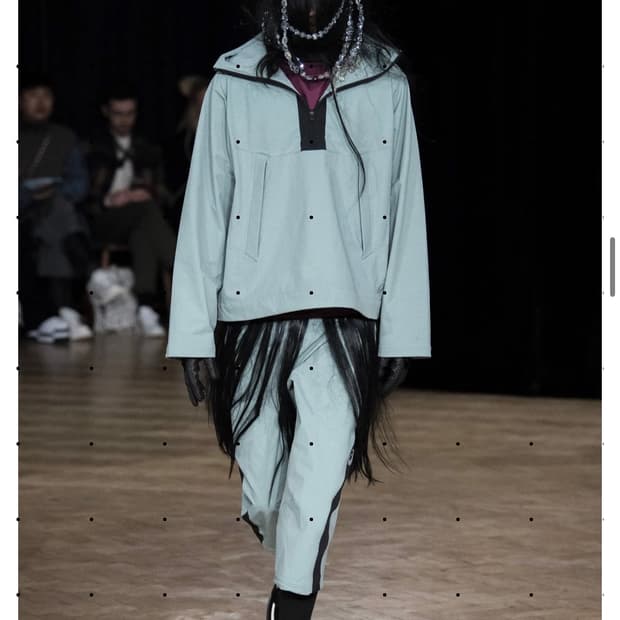 키코 코스타디노브x아식스 판초