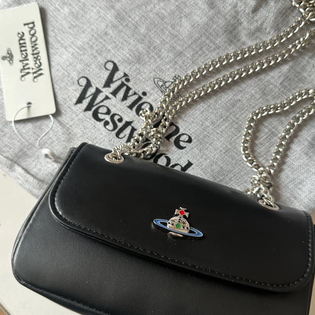 비비안웨스트우드 블랙 미니 체인