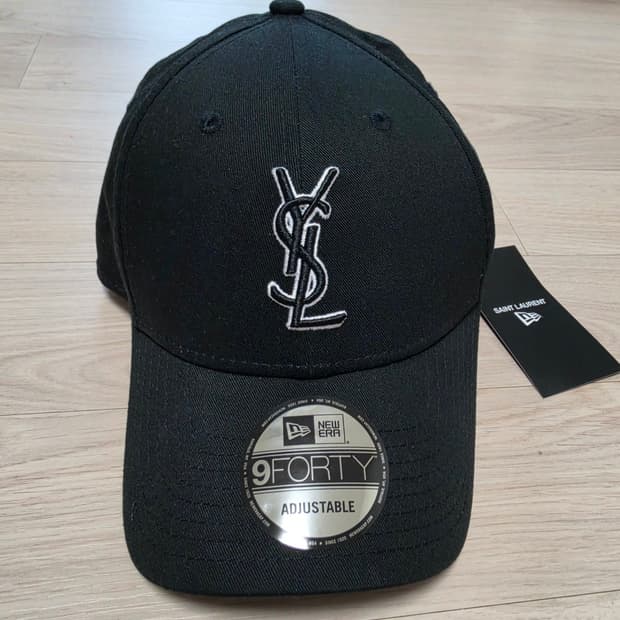 생로랑 뉴에라 YSL 로고 캡 블랙