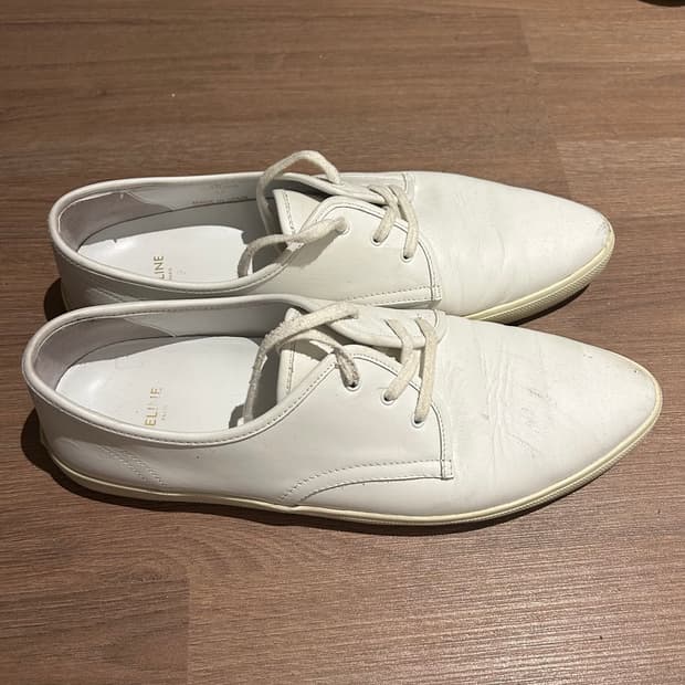 셀린느 옴므 포인티드 토 레이스업 스니커 즈 (화이트 카프스킨)