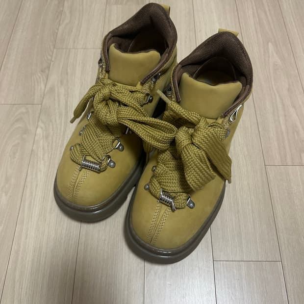 (43) 버버리 누벅 트렉 부츠