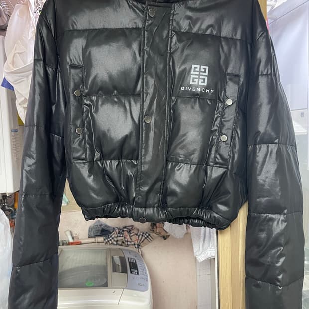 지방 크롭 블랙 퍼퍼 재킷