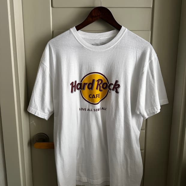 Hard Rock Cafe love Logo Tee 