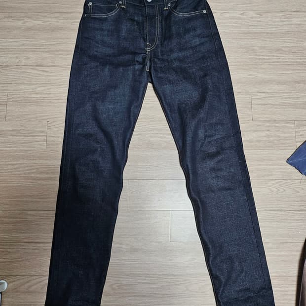 모모타로진스 스탠다드200 테이퍼드 31 판매합니다