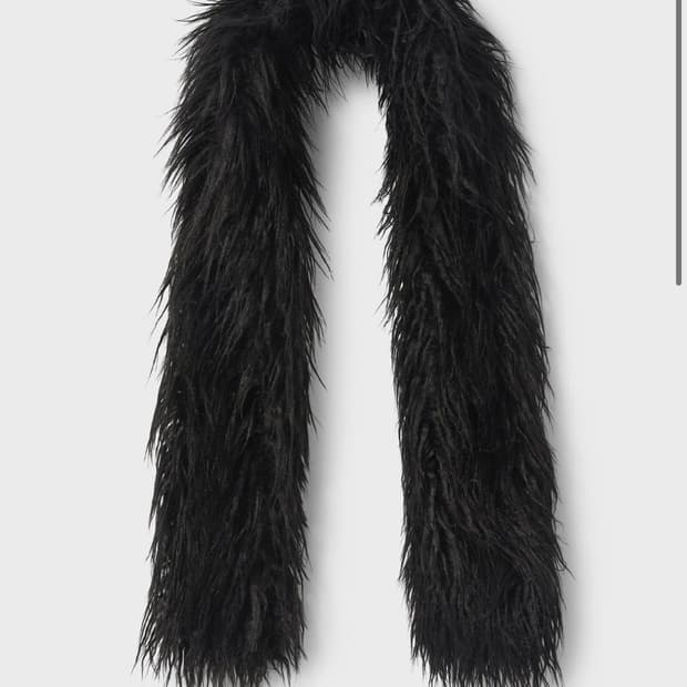 [교환]s/e/o 에스이오 퍼 스카프 블랙->화이트 구합니다