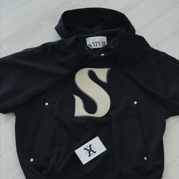 세터 리벳 아플리케 후드티 블랙 M