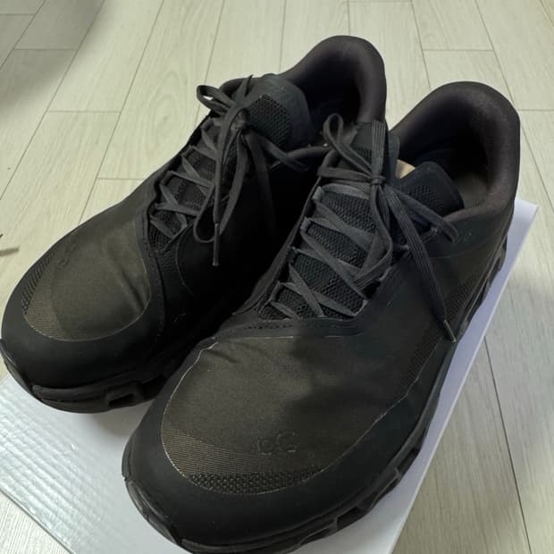 온러닝 파프 콜라보 브라운 컬러 275판매합니다