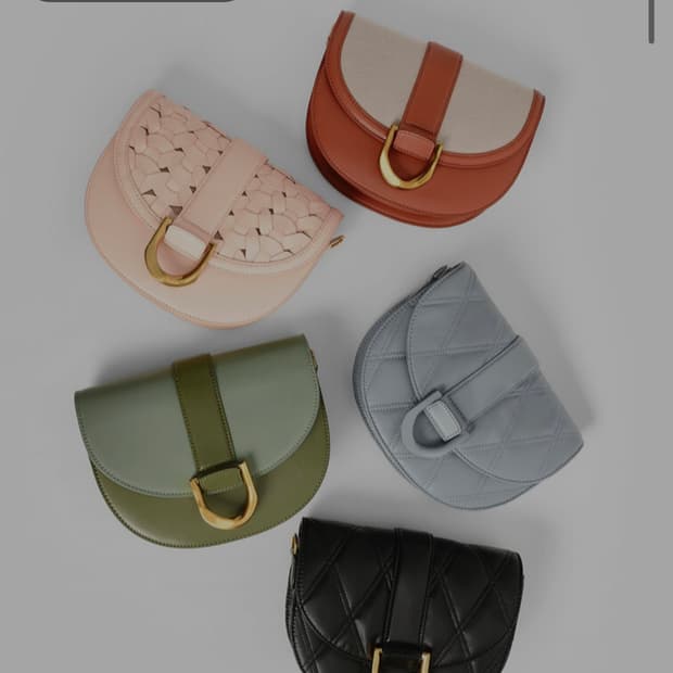 새상품 CharlesAndKeith찰스앤키스 개빈 퀼티드 새들백