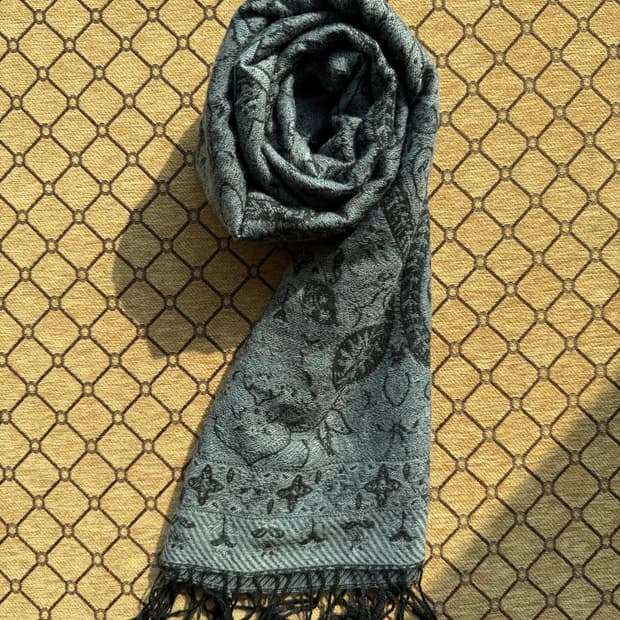 그레이 페이즐리 머플러