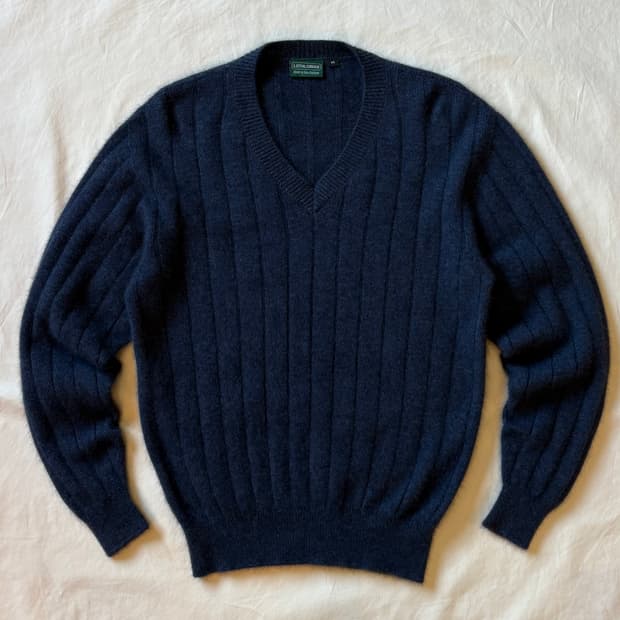 [102-105] 뉴질랜드 LOTHLORIAN 울 포섬 브이넥 니트