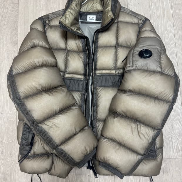 [M] 씨피 cp컴퍼니 패딩 디디쉘 후드 쇼트 다운 베이지