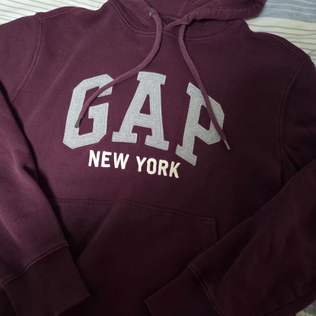 갭 뉴욕 버건디 후드티