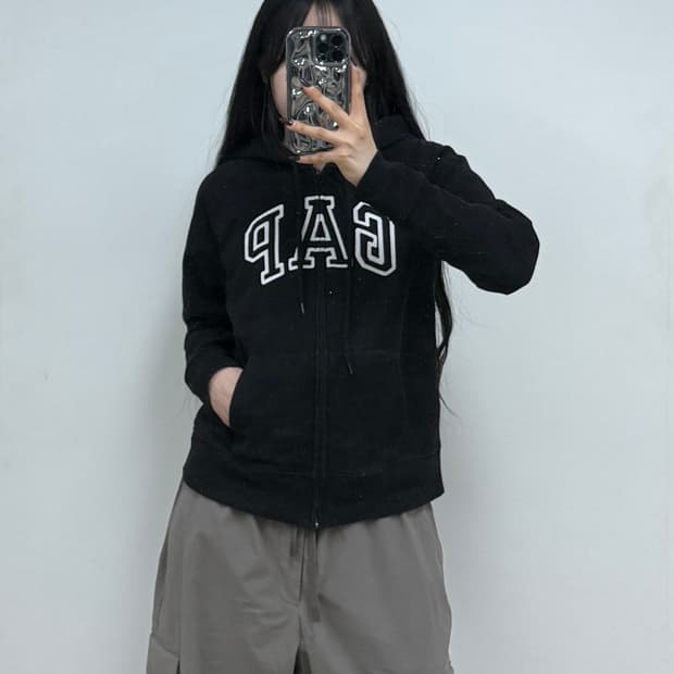 갭 부클로고 후드집업 블랙 E33