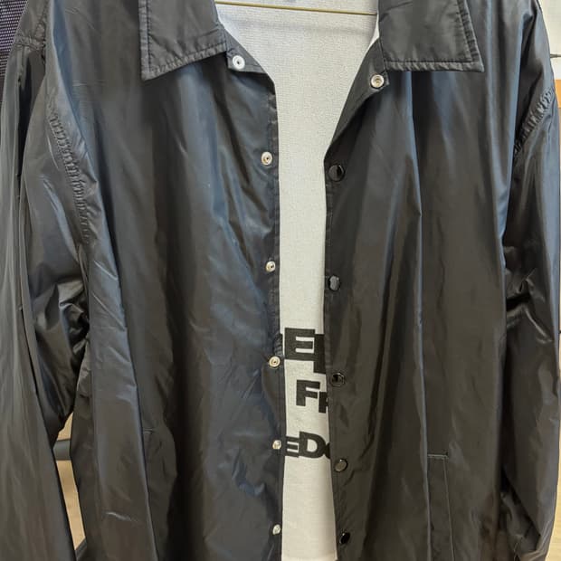 CDG 블랙 코치 자켓 L 사이즈 