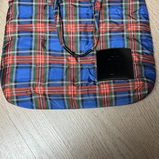 유니클로 jw앤더슨 타탄체크 퀼팅 토트백