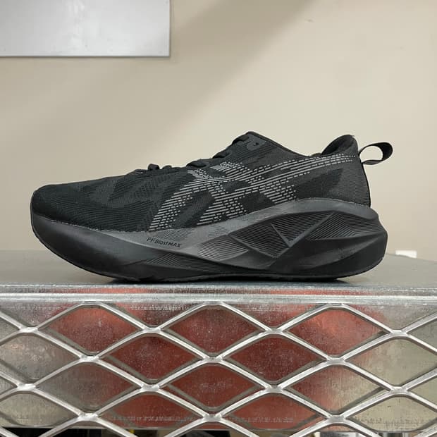 아식스 노바블라스트 5 블랙 255 (gr-4491)