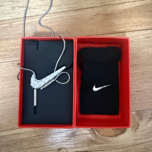 나이키 목걸이