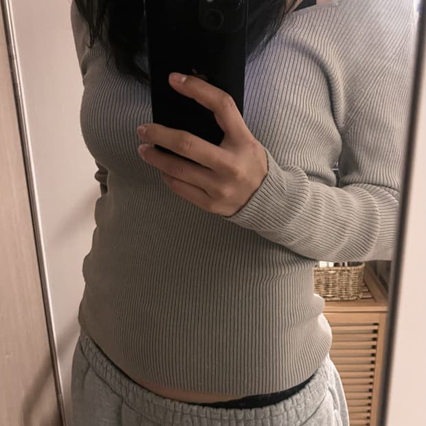 H&M 스퀘어넥 롱슬리브 니트