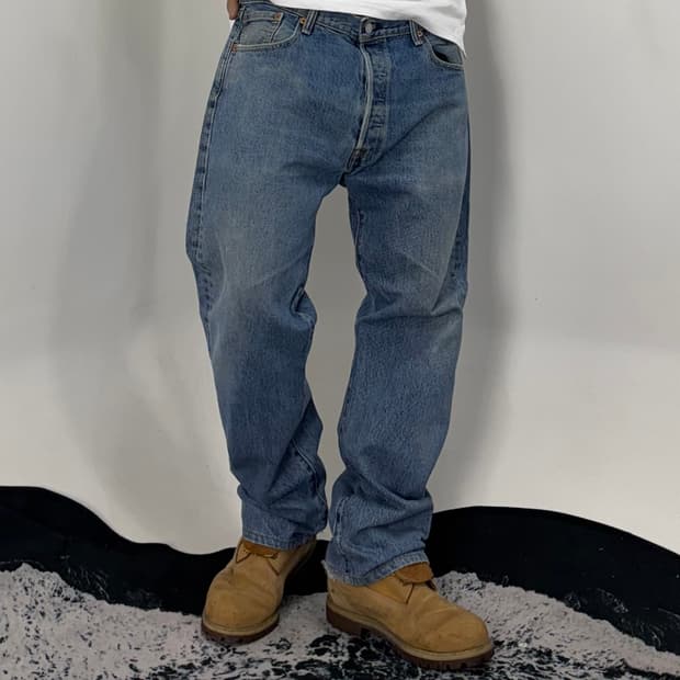 00’s Levi’s 501 Straight Fit