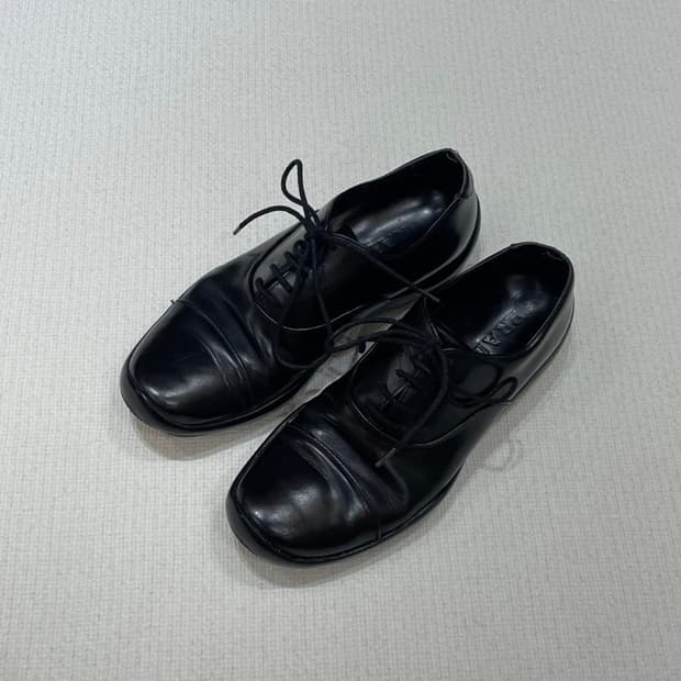 프라다 PRADA 더비