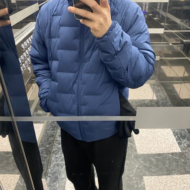 유니클로 퍼프테크 패딩 blue색상