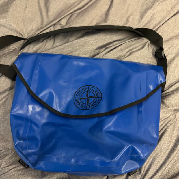 스톤아일랜드 PVC 메신저백 블루 가방 크로스백
