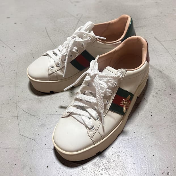 구찌(Gucci)의 에이스 자수 플랫폼 스니커즈 