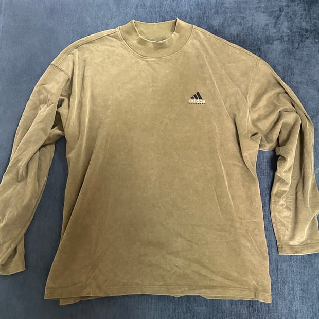 아디다스 이큅먼트 롱슬리브 맨투맨