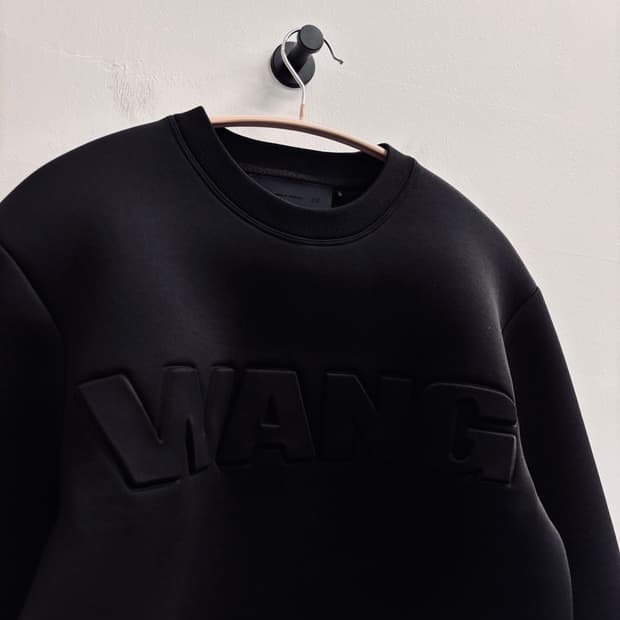 알렉산더왕 & H&M 로고 크롭 네오프린 맨투맨