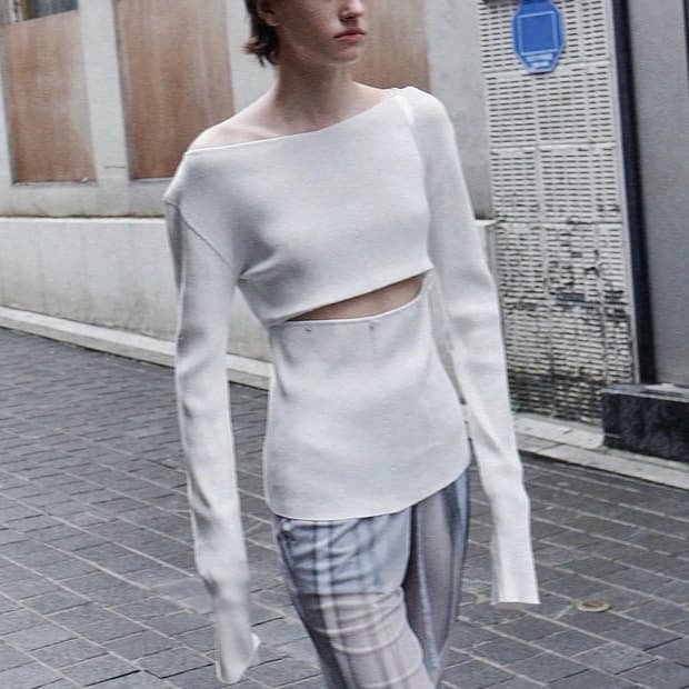 Low classic white knit