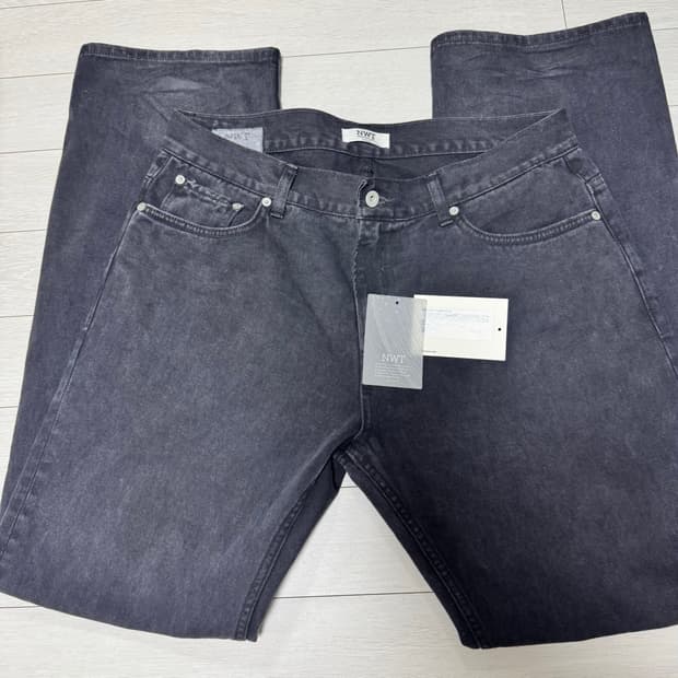 8division NWT 세미 플레어핏 워싱 블랙데님