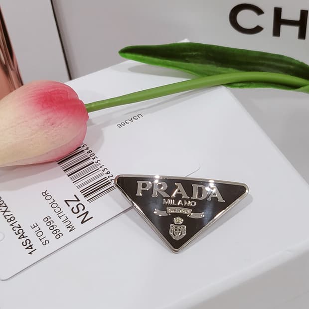 프라다 미니 블랙 헤어핀 업사이클링