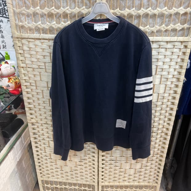 4/100 정품 톰브라운 사선 맨투맨 팝니다