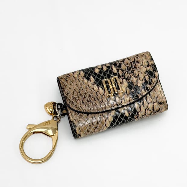 닥스 파이톤 패턴 레더 키 홀더