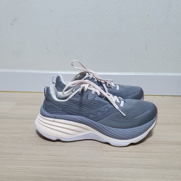 써코니 허리케인 24 러닝화 240