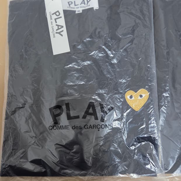 꼼데가르송 블랙 반팔 골드 와펜 XL