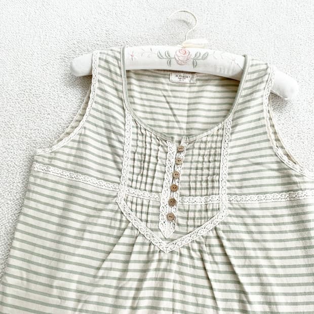 모리걸 ♥ 말차맛 스트라이프 우드단추 나시