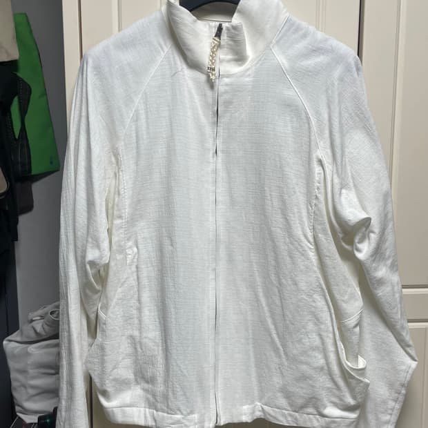 Hyein seo trim zip up