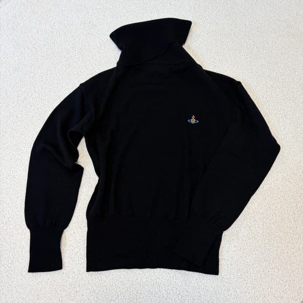 비비안웨스트우드 줄리아 하이넥 니트