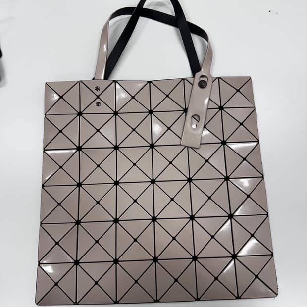 이세이미야케 바오바오 루센트 토트백 베이지