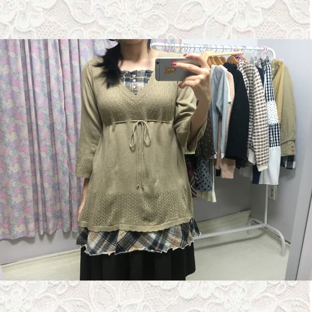 베이지 체크 레이어드 니트