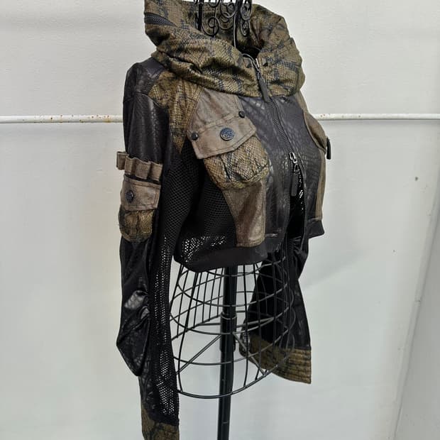 Qutie Frash 파이톤 크롭자켓