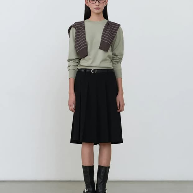 우먼즈 플리츠 니 렝스 스커트 [블랙]